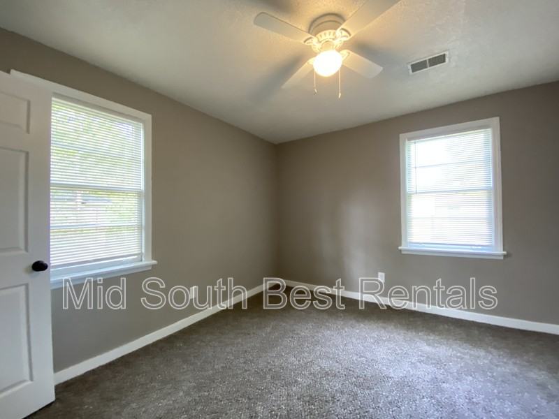 1863 Farrington St - Photo 5 of 8