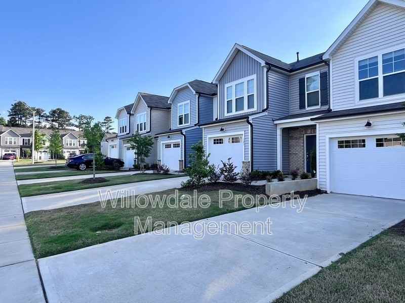 125 Woodford Reserve Ct - Photo 2 of 32