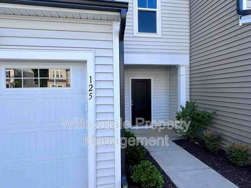 125 Woodford Reserve Ct - Photo 3 of 32