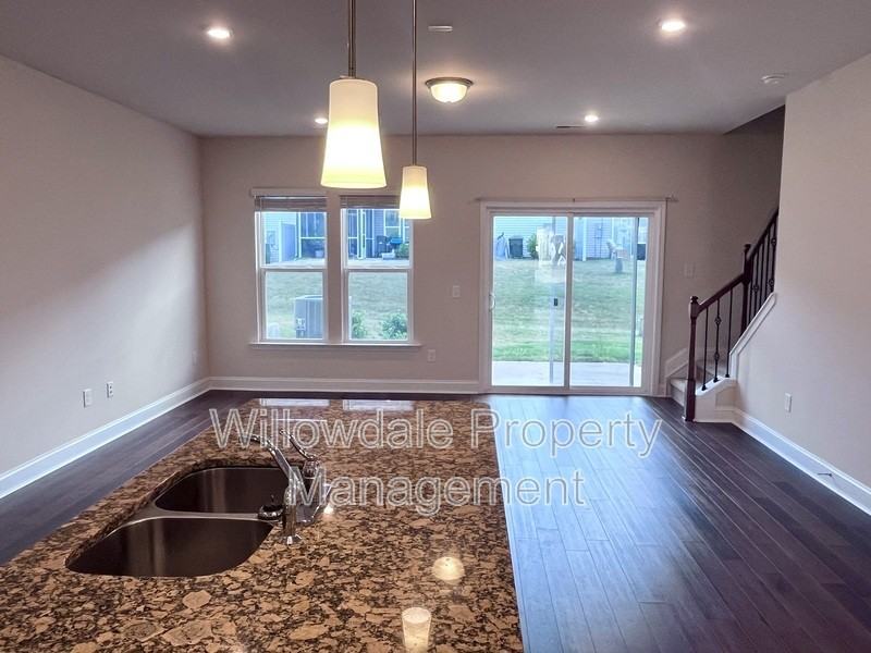 125 Woodford Reserve Ct - Photo 5 of 32