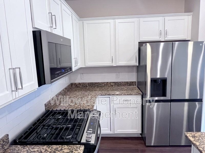 125 Woodford Reserve Ct - Photo 7 of 32