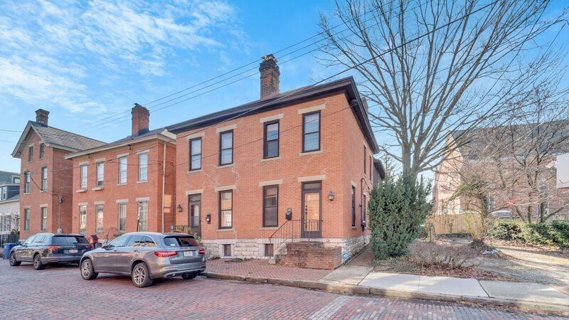 129 E Sycamore St #131 - Photo 2 of 14