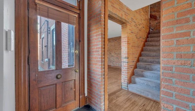 129 E Sycamore St #131 - Photo 4 of 14