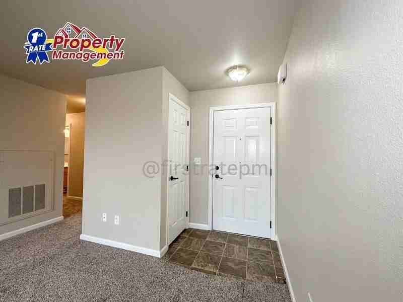 10186 W Garverdale Ln #201 - Photo 3 of 39