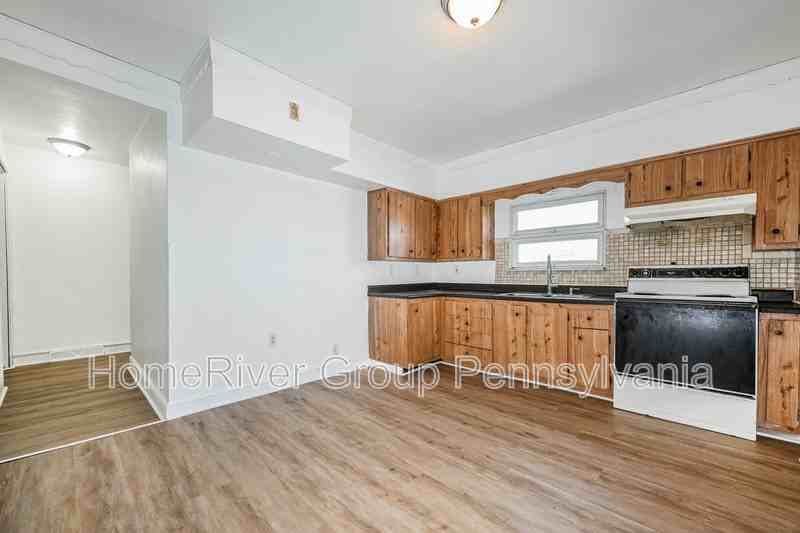 305 James St - Photo 3 of 18