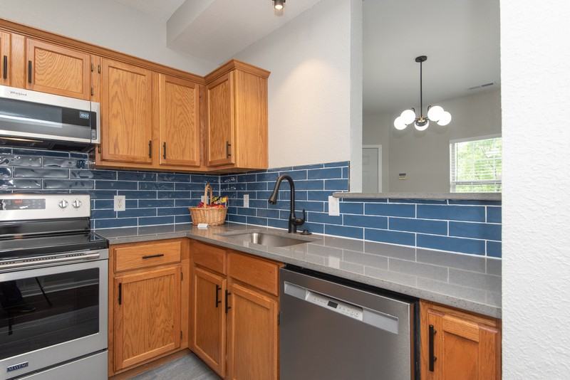 1605 Tennessee St - Photo 2 of 19