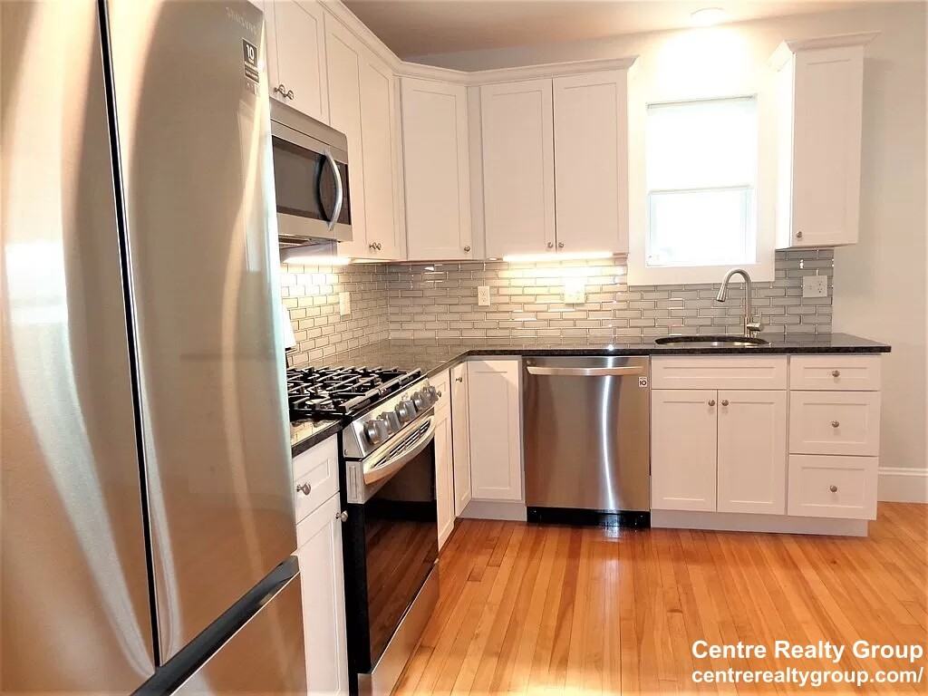 79 Washington Ave #1 - Photo 3 of 12