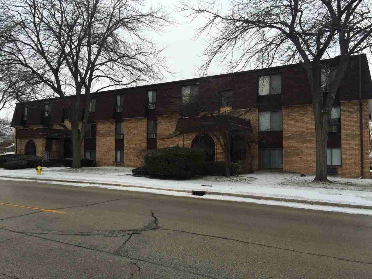 FOREST VIEW MANOR - Photo 6 of 39