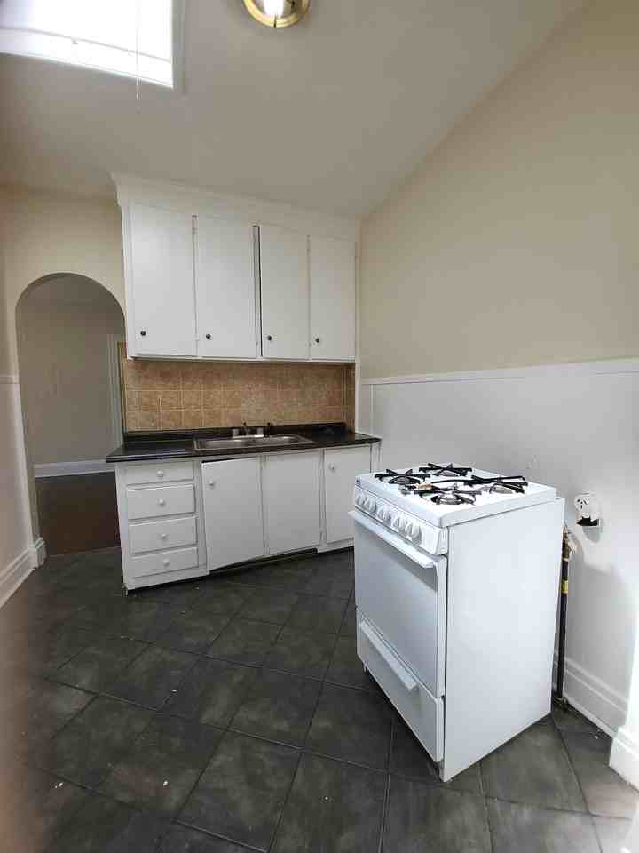 90 North Pearl Street - Photo 2 of 7