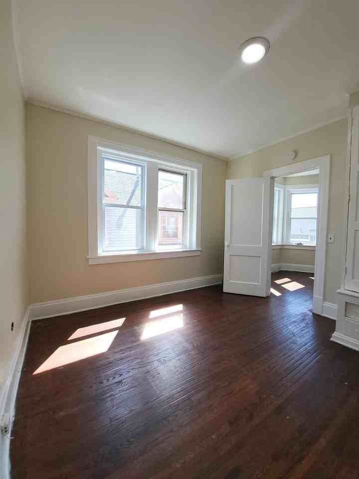 90 North Pearl Street - Photo 3 of 7