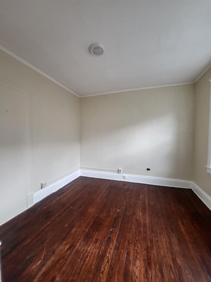 90 North Pearl Street - Photo 4 of 7