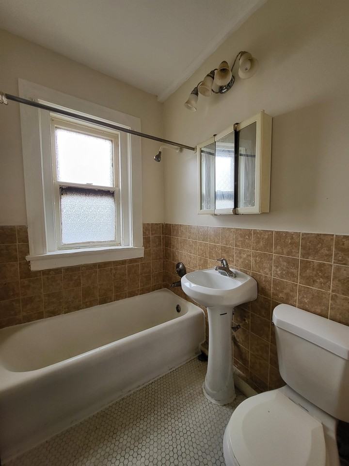 90 North Pearl Street - Photo 5 of 7