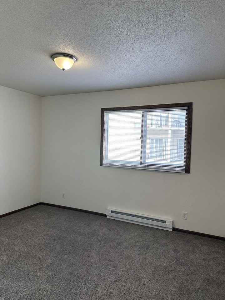 1510 East Gateway Circle South - Photo 2 of 6