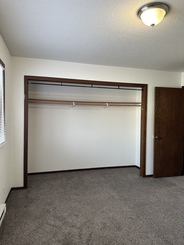 1510 East Gateway Circle South - Photo 3 of 6