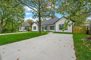 featured image of 913 W 12th St