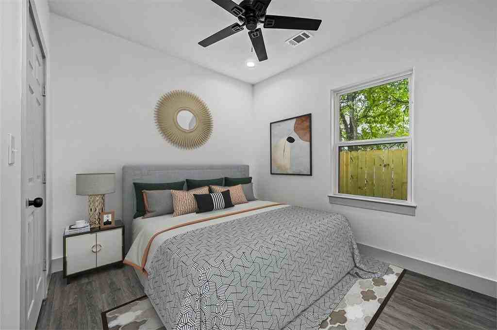 913 West 12th Street - Photo 5 of 29