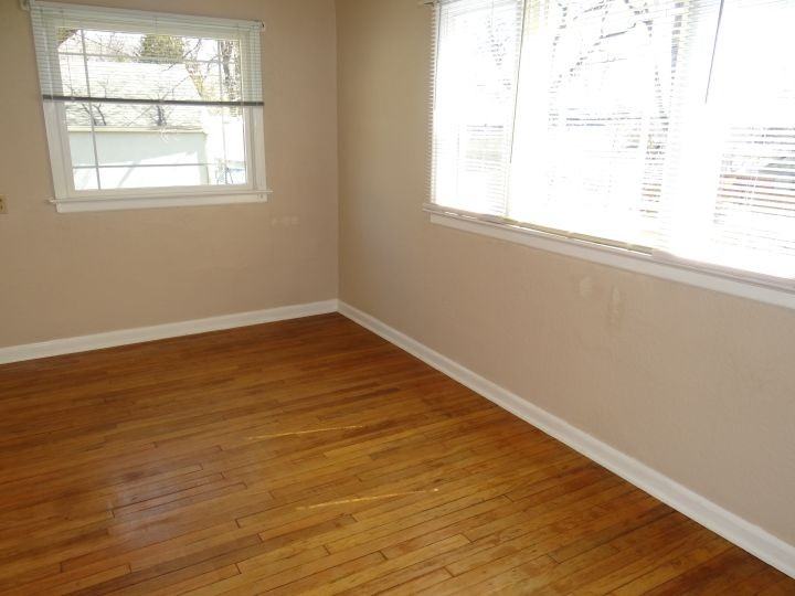 1117 N 24th St - Photo 3 of 7