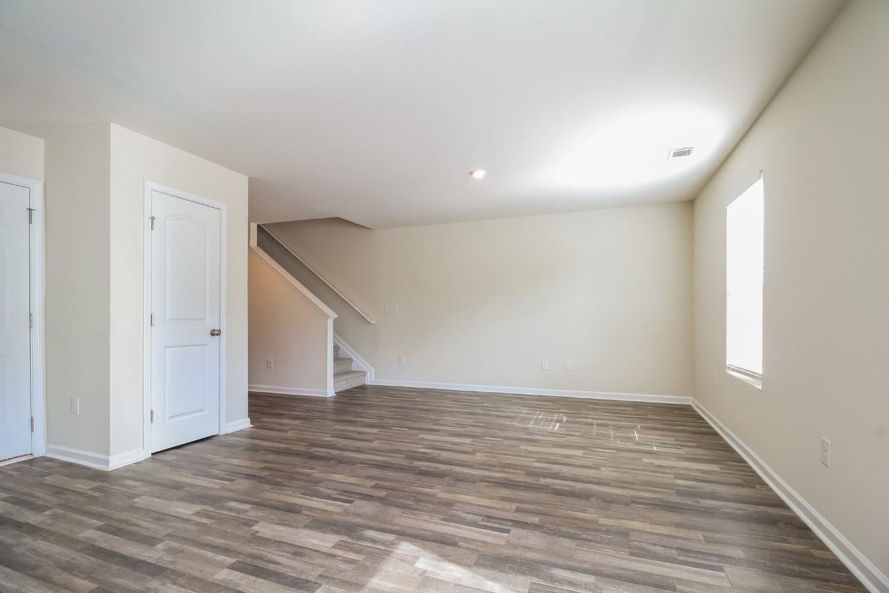 228 Wadsworth Rd - Photo 3 of 16