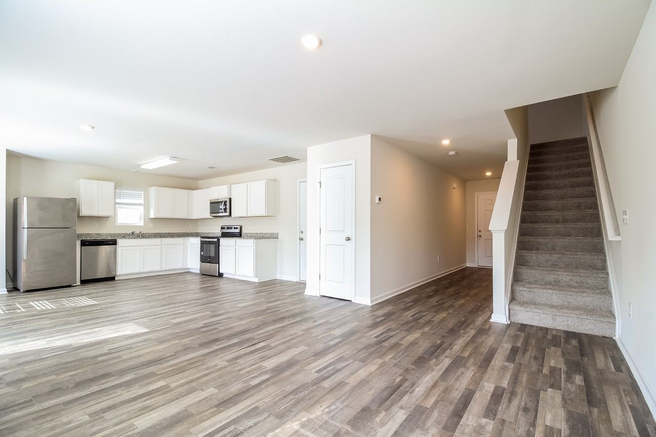 228 Wadsworth Rd - Photo 5 of 16