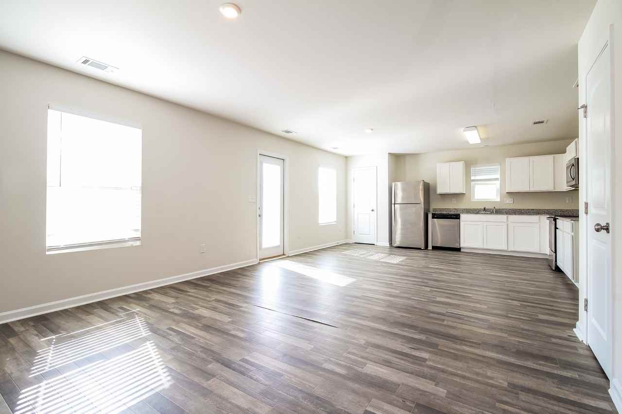 228 Wadsworth Rd - Photo 6 of 16