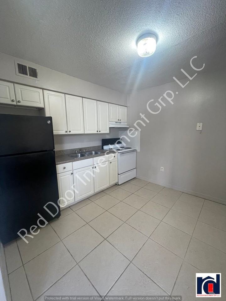 Robinswood Apartments, Robinswood 800 N Hastings St, Orlando, FL