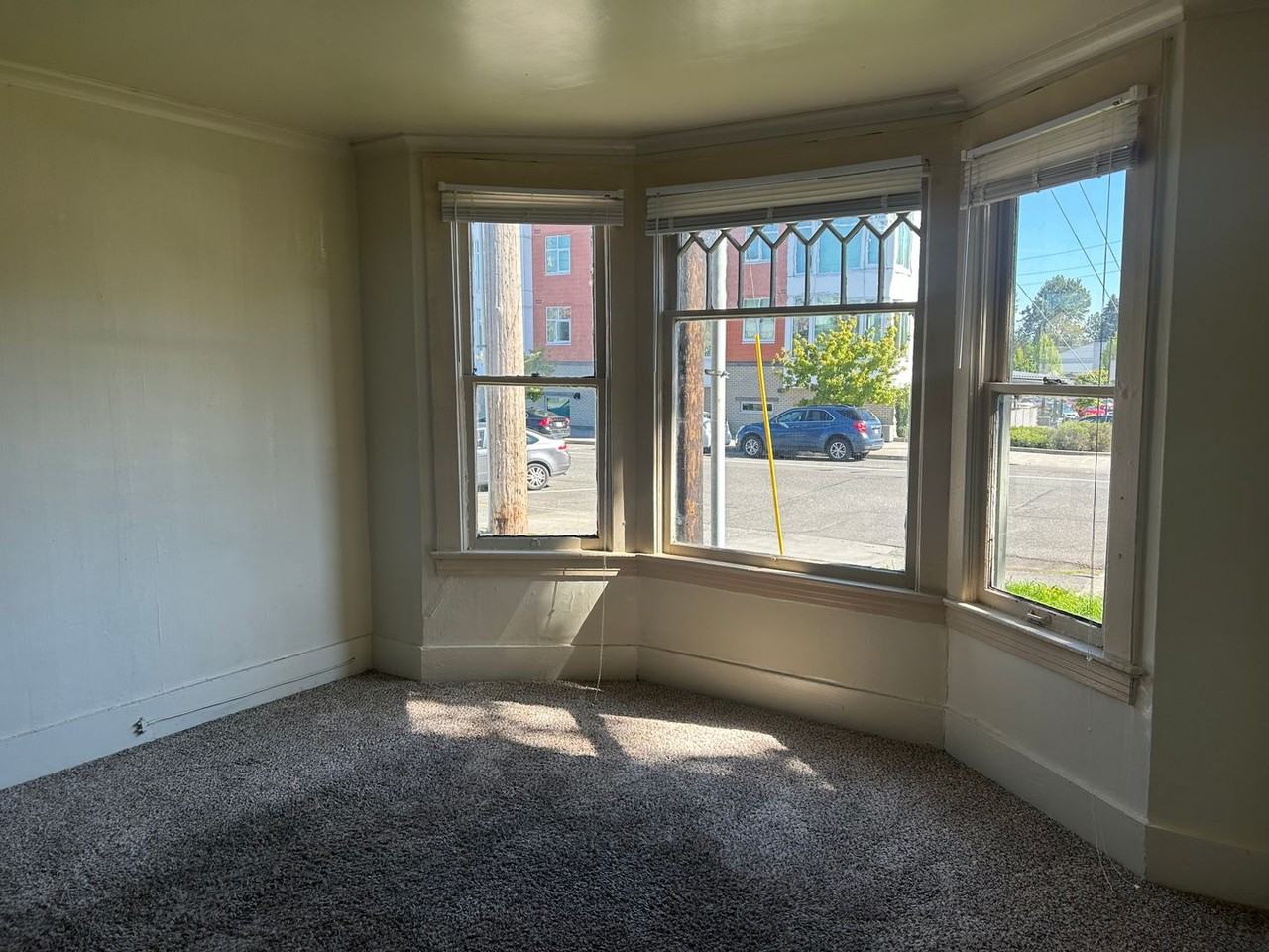 410 E Champion St - Photo 4 of 11