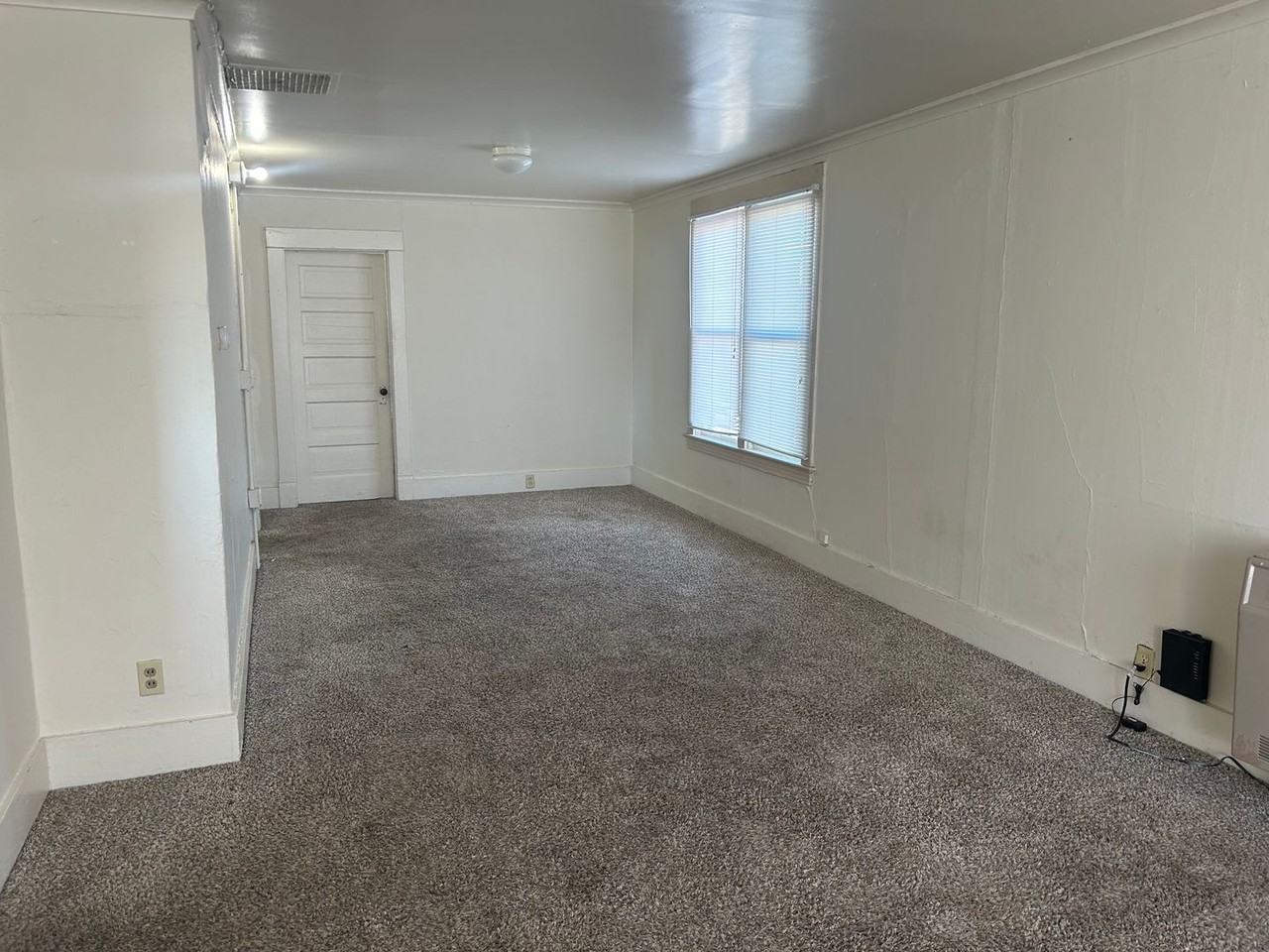 410 E Champion St - Photo 5 of 11