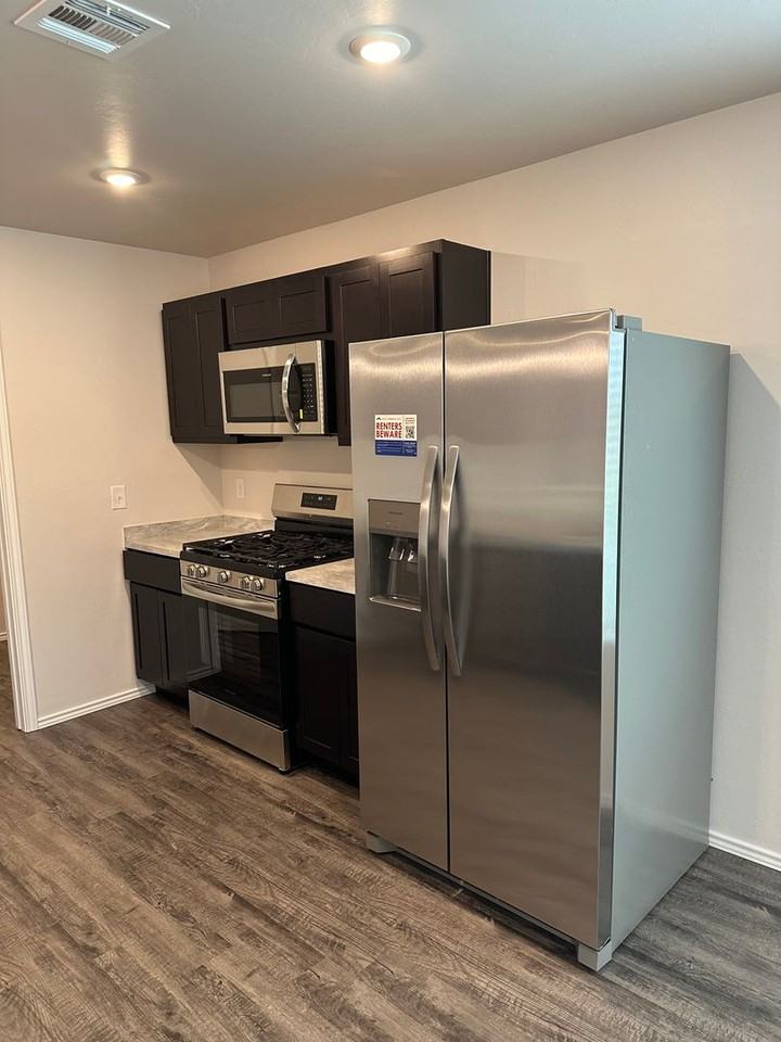 2112 Taylor St - Photo 6 of 22