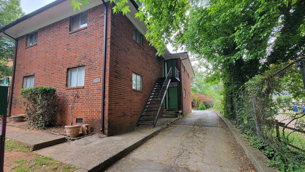 1135 1135 Sells Ave SW - Sells Ave #4 - Photo 3 of 28