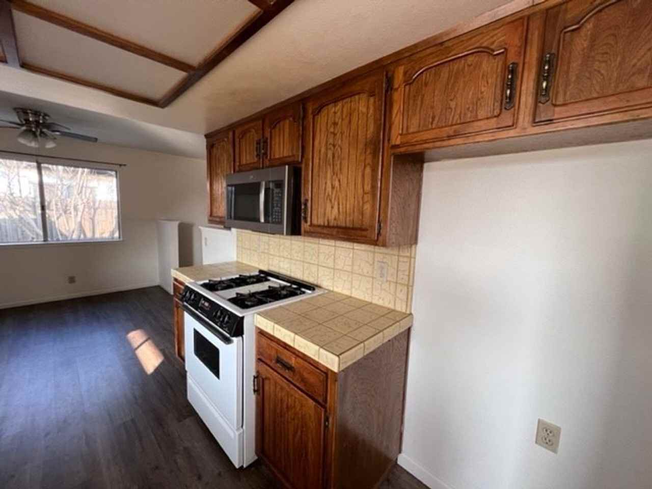 1622 S Bradley St - Photo 3 of 21