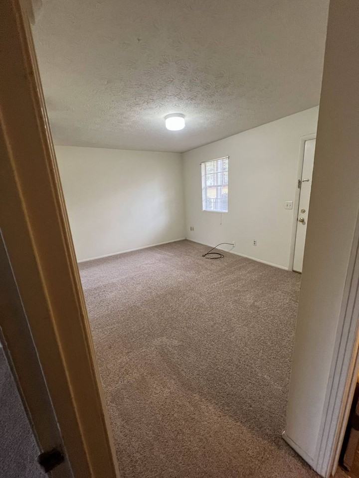 Kingsport Apartments - Photo 3 of 9