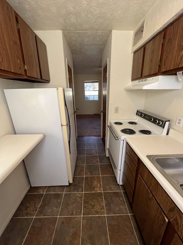 Kingsport Apartments - Photo 4 of 9