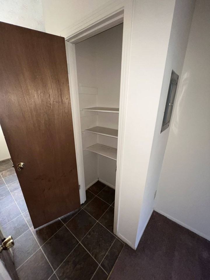 Kingsport Apartments - Photo 6 of 9