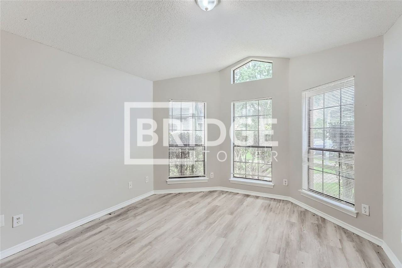 7404 Rutgers Cir - Photo 4 of 9