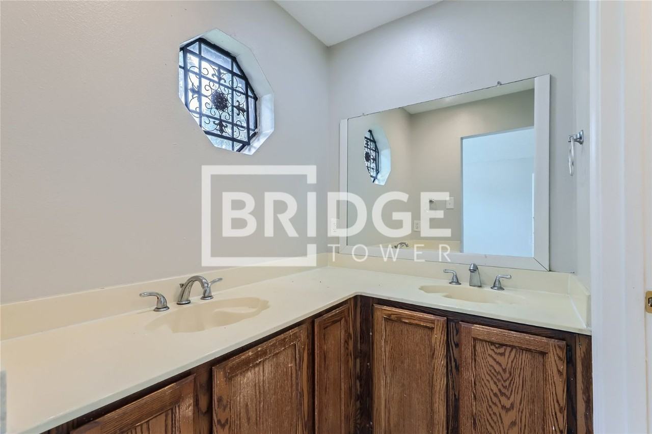 7404 Rutgers Cir - Photo 5 of 9