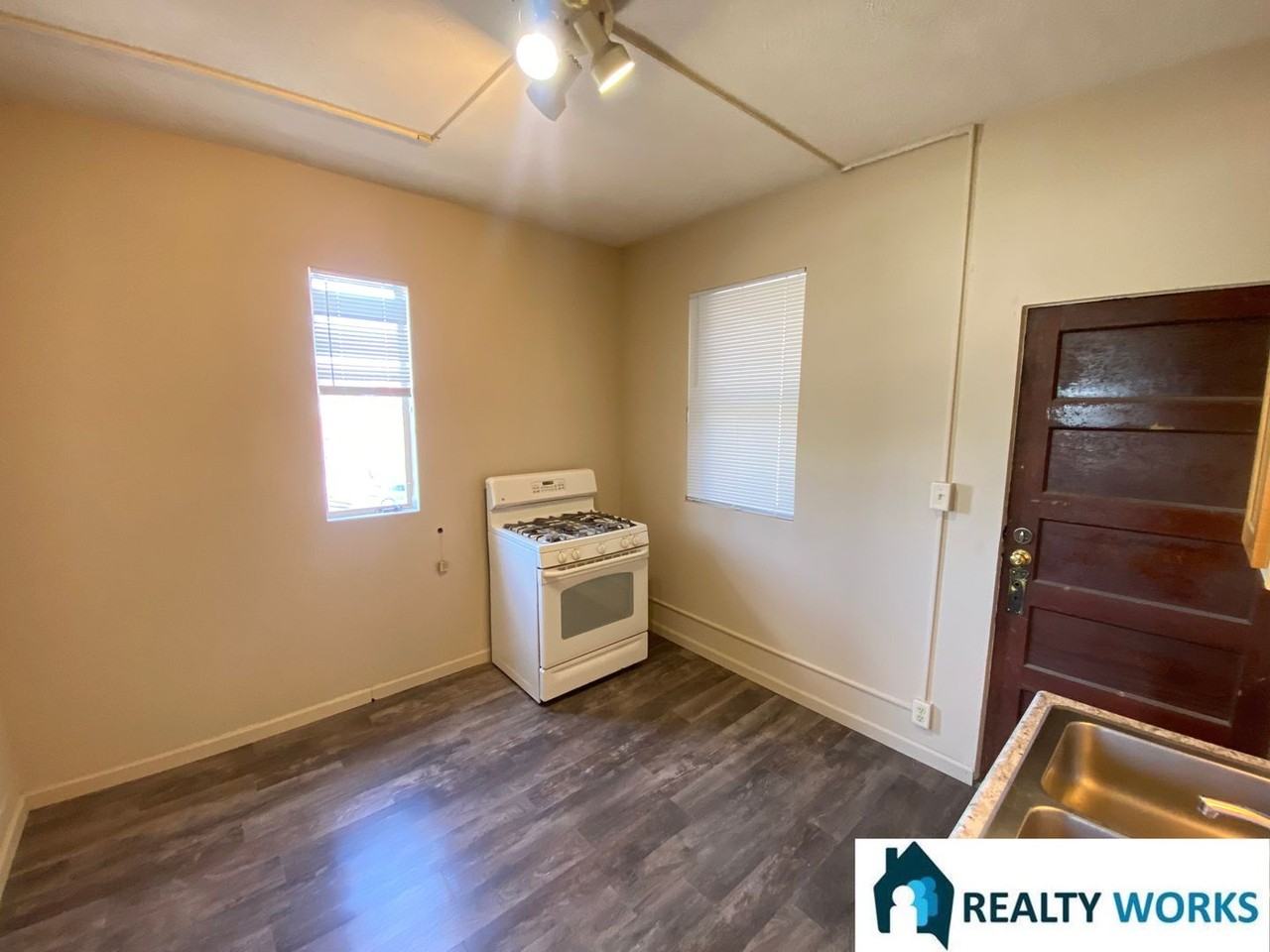 127 S 18th - Photo 3 of 11