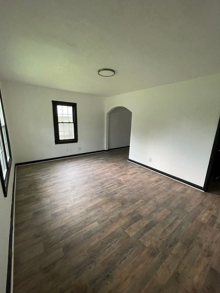 715 4th Ave Se - Photo 5 of 19