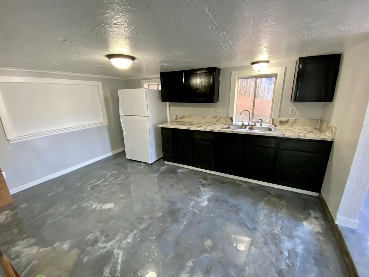 623 N 9th St - Photo 2 of 9