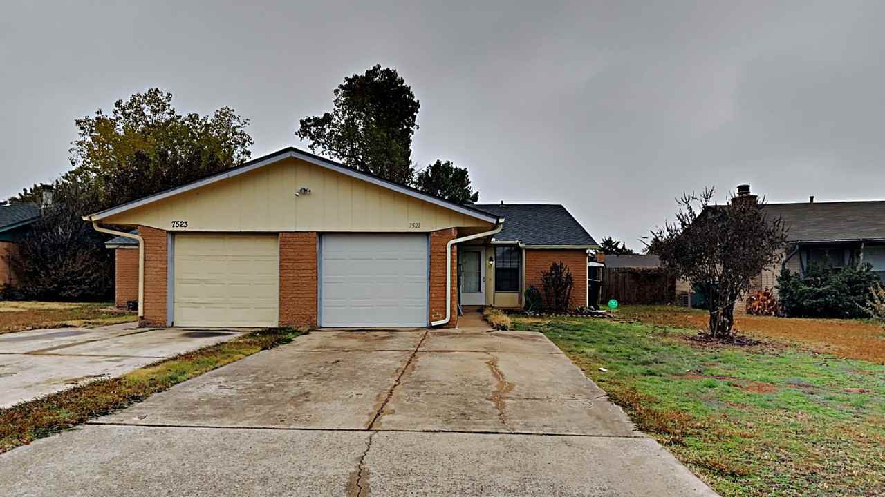 7521 Nw 113th Pl - Photo 2 of 16