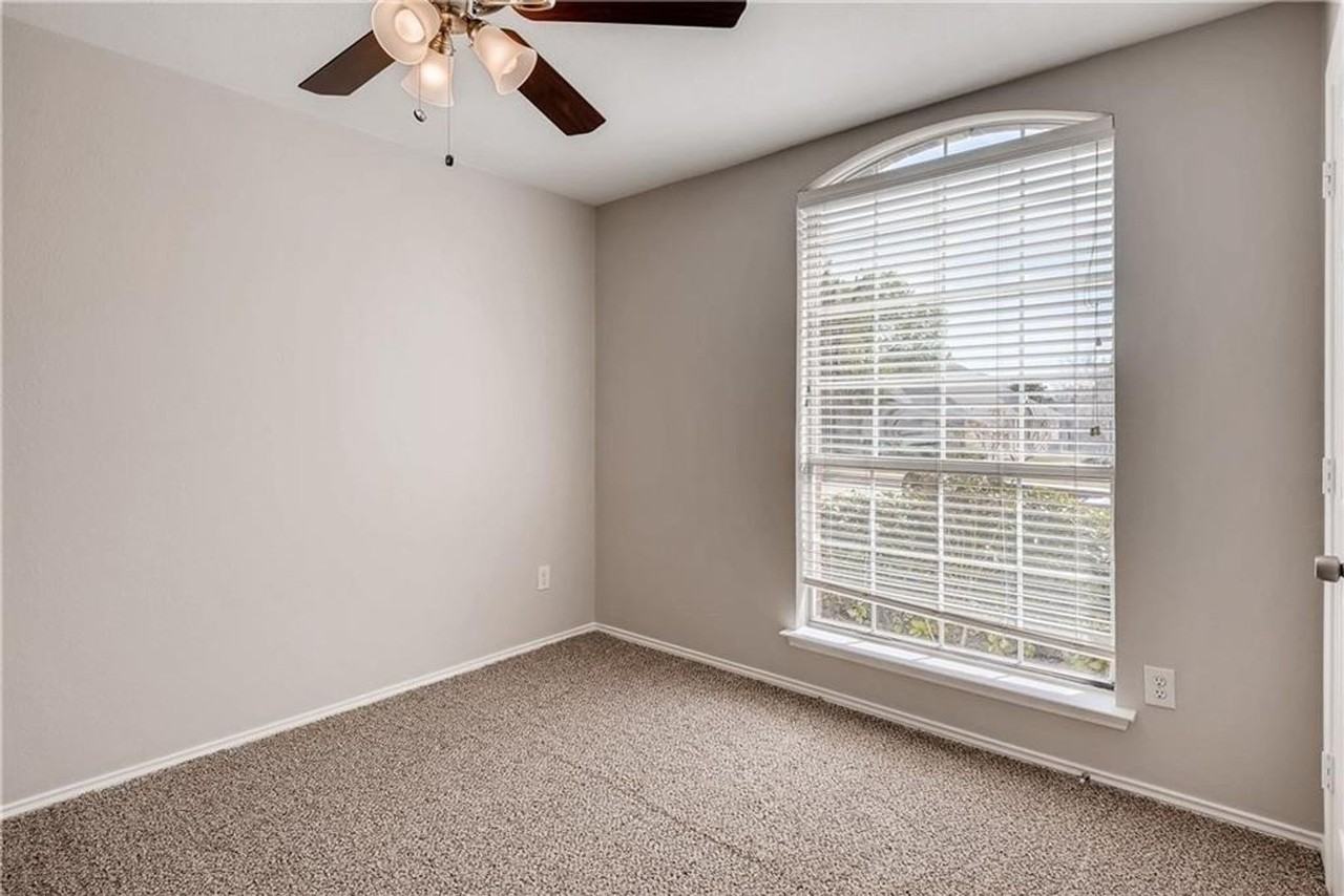 2425 Ravenhurst Dr - Photo 4 of 19