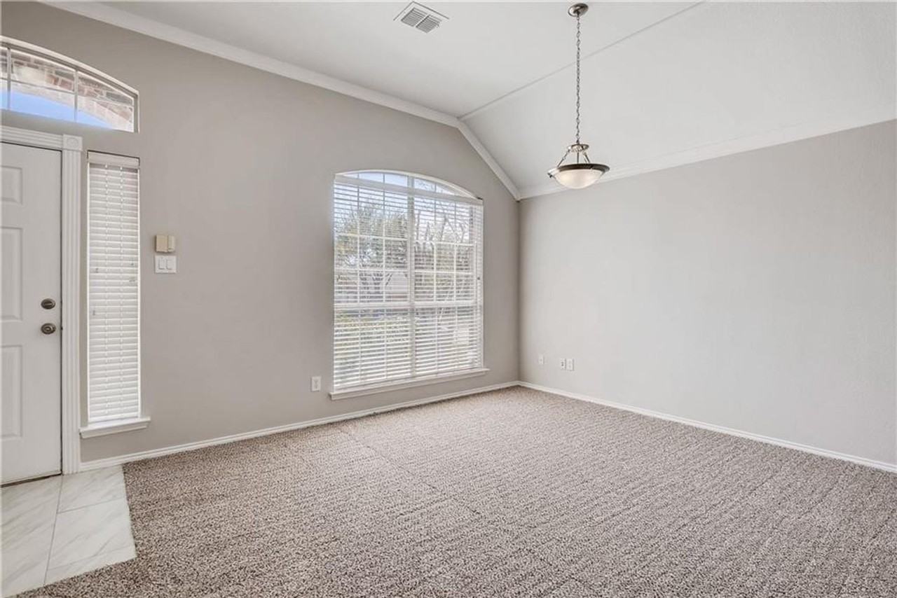 2425 Ravenhurst Dr - Photo 5 of 19
