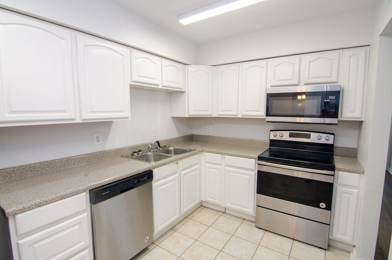 515 Basswood Ave - Photo 2 of 32