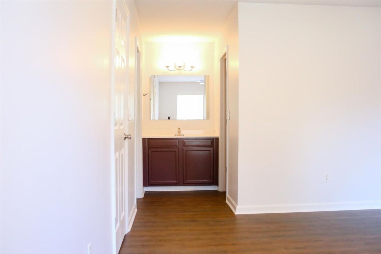 515 Basswood Ave - Photo 5 of 32