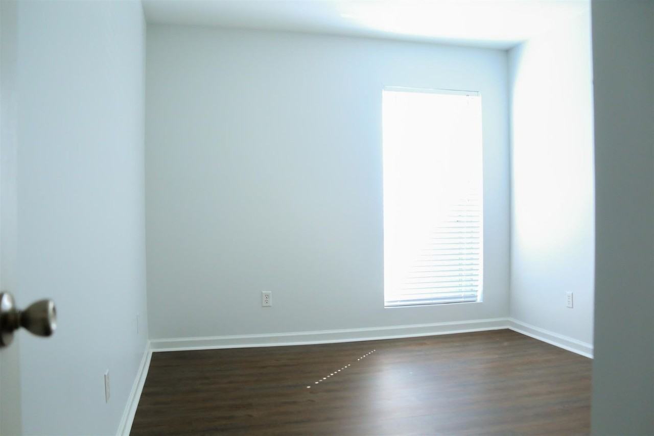 515 Basswood Ave - Photo 7 of 32
