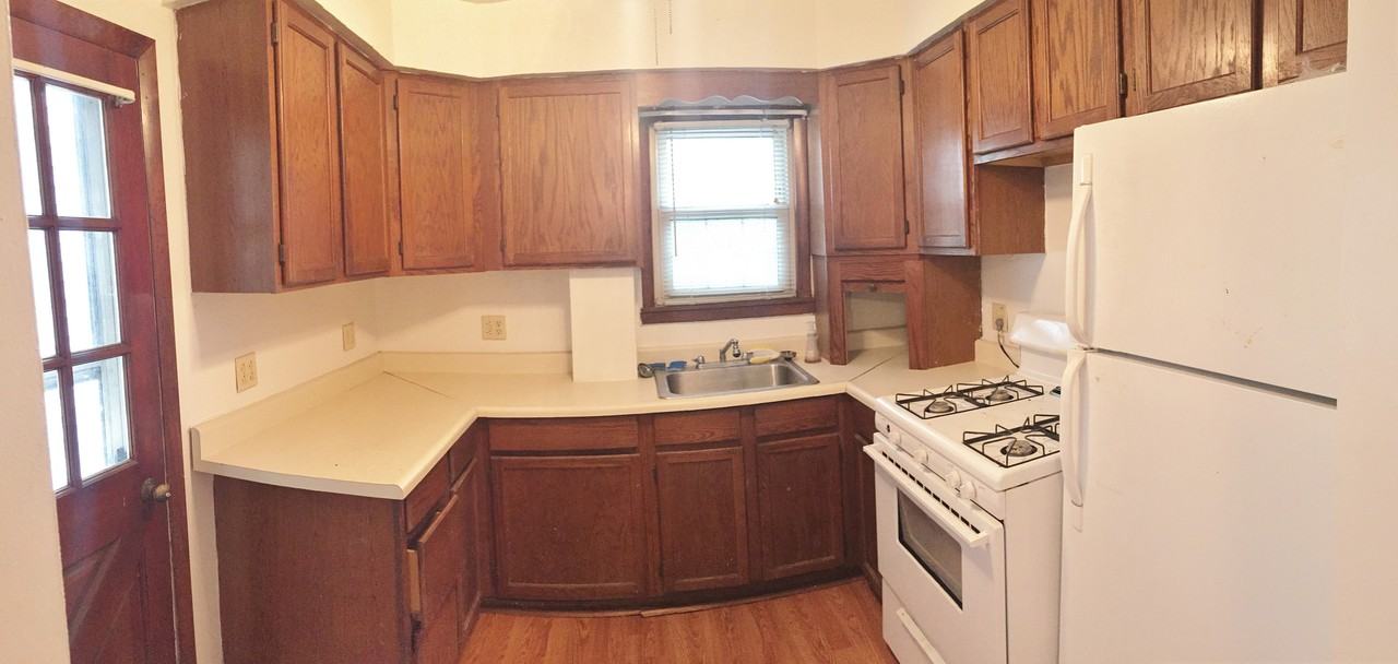 210 Lincoln Ave - Photo 3 of 6