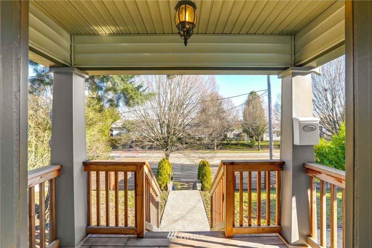8811 35th Ave Sw - Photo 3 of 26