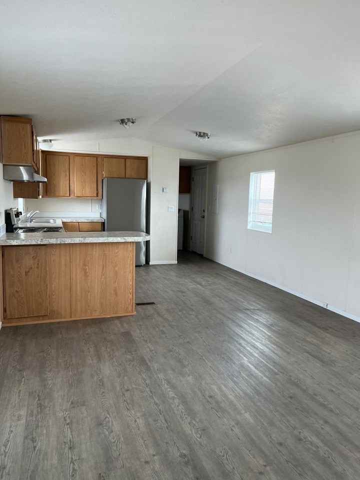 186 Martin Ave - Photo 2 of 9