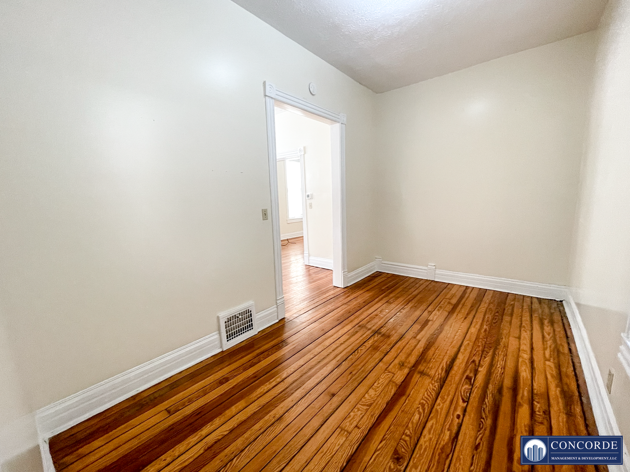 930 F St - Photo 4 of 15