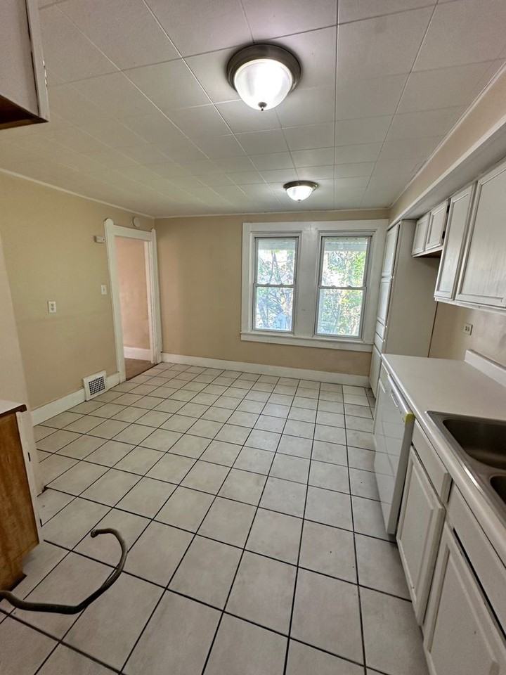 4901 Behrwald Ave. - Photo 3 of 10