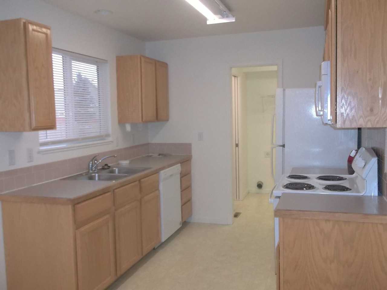 3301 Saratoga St #C - Photo 5 of 17